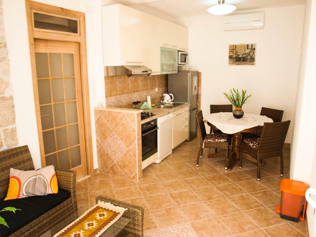 House Nataniel In Omis Near Sea Apartment ภายนอก รูปภาพ
