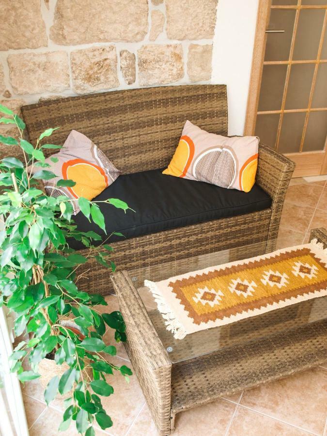 House Nataniel In Omis Near Sea Apartment ภายนอก รูปภาพ